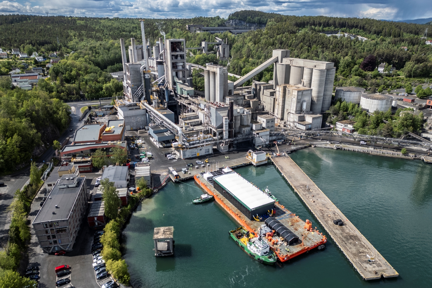 Översiktsbild av cementfabriken i Brevik