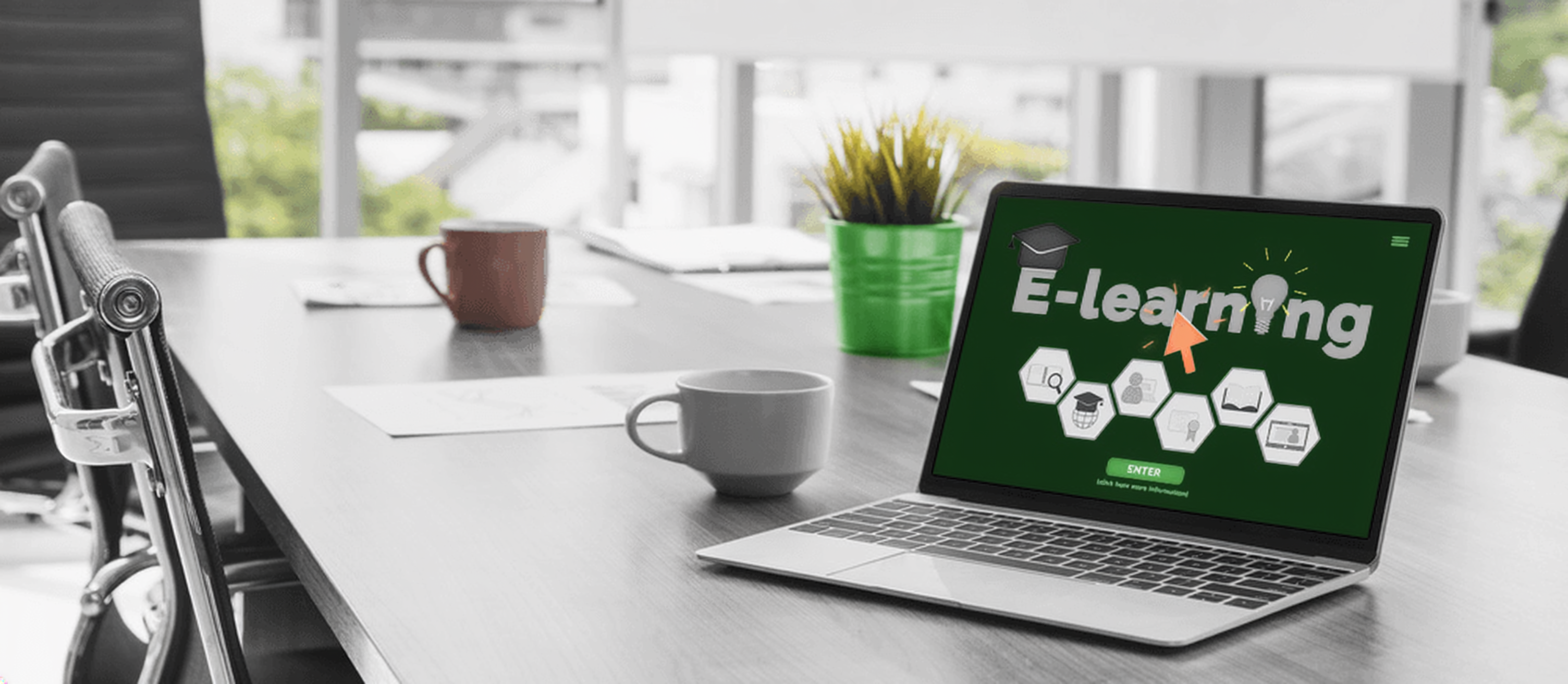 En bärbar dator på ett bord visar en e-learning-plattform med ett nätverk av ikoner.