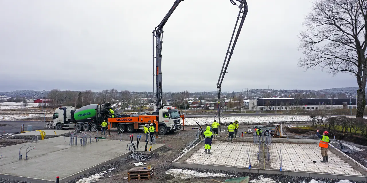Betonggjutning i vårvinterlandskap