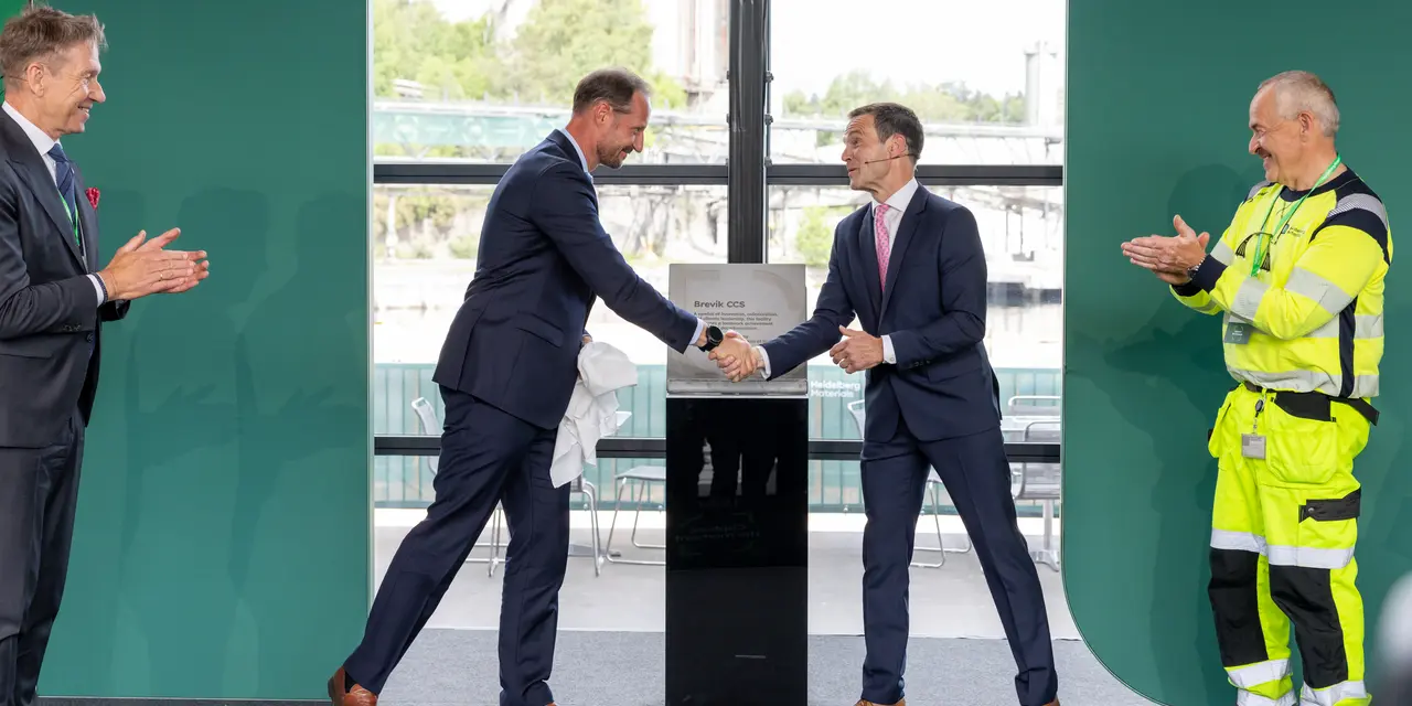 Norges kronprins Haakon med Heidelberg Materials VD Dominik von Achten