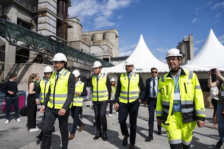 Rundvandring i cementfabriken i Brevik med Norges kronprins Haakon 